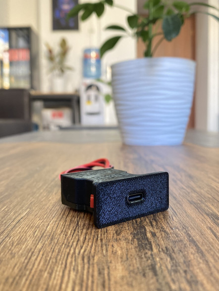 Блок зарядки USB-C 65W для BMW E36 в Самаре